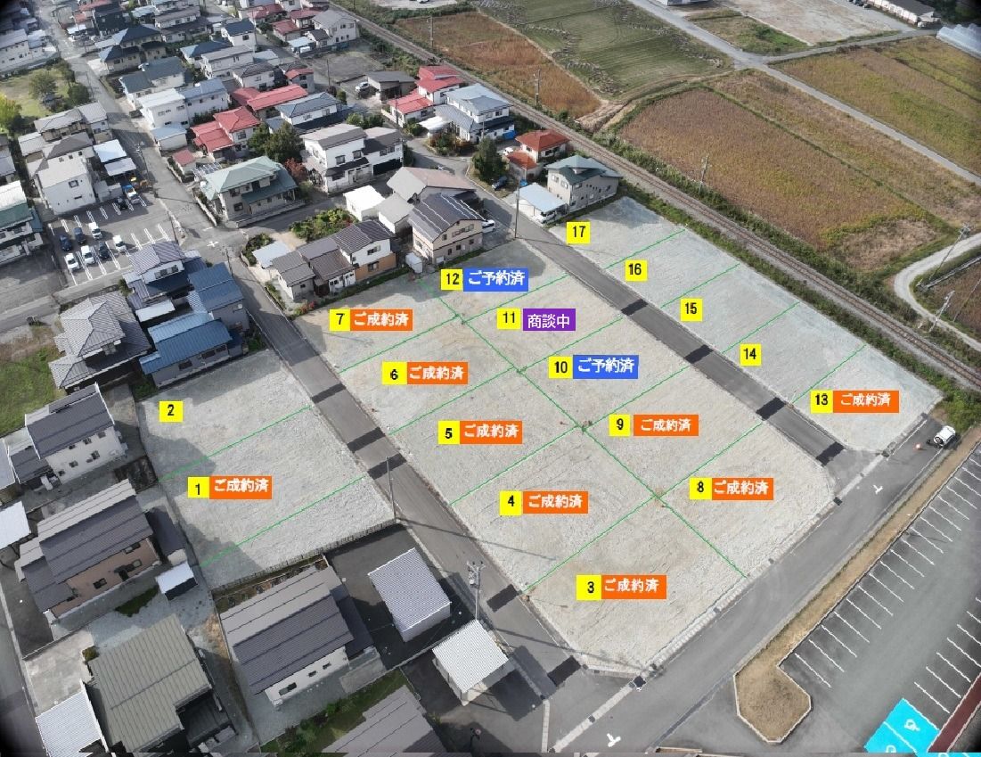 上空から見たSun+新高田の航空写真。全17区画の区画割と各区画の販売状況を重ねている