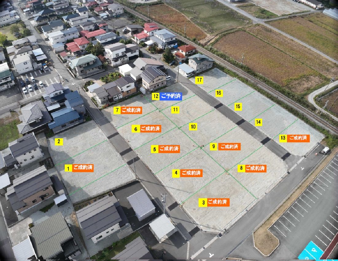 上空から見たSun+新高田の航空写真。全17区画の区画割と各区画の販売状況を重ねている